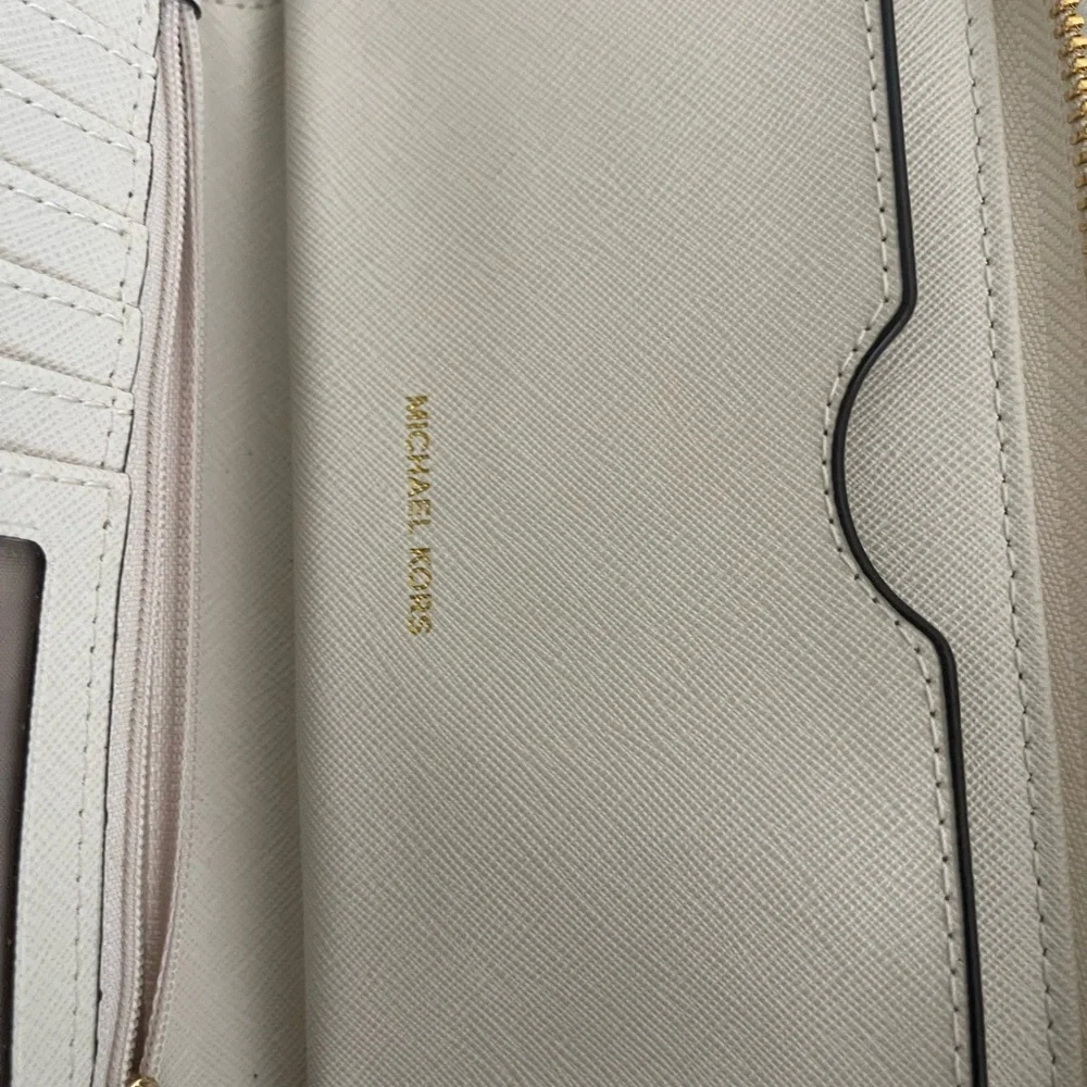 Michael Kors Vanilla Wristlet - Picture 6 of 8